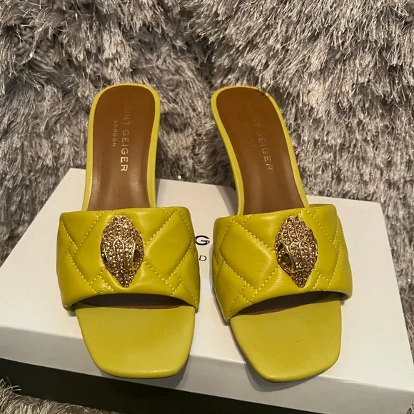 2 1/2 - 3 inch slippers - Picture 1 of 4